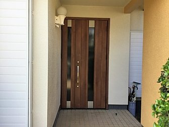 大分市で玄関ドアの取り換え工事を行いました。