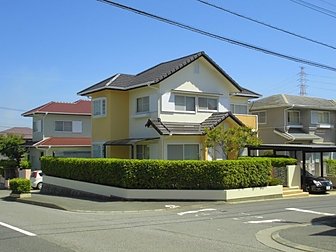 大分市明野地区で戸建て住宅の屋根・外壁の塗り替え工事を行いました。